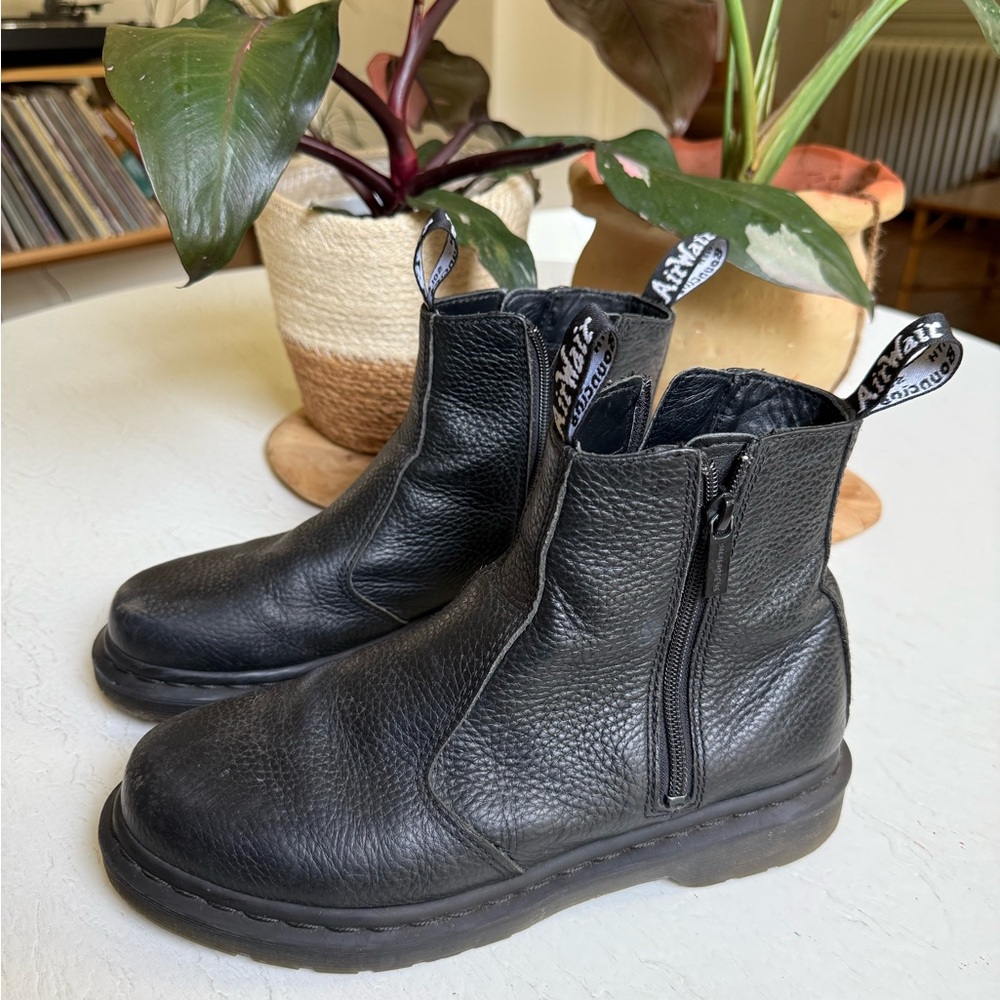 2976 Dr Marten’s women’s size 9 zipper chelsea boots